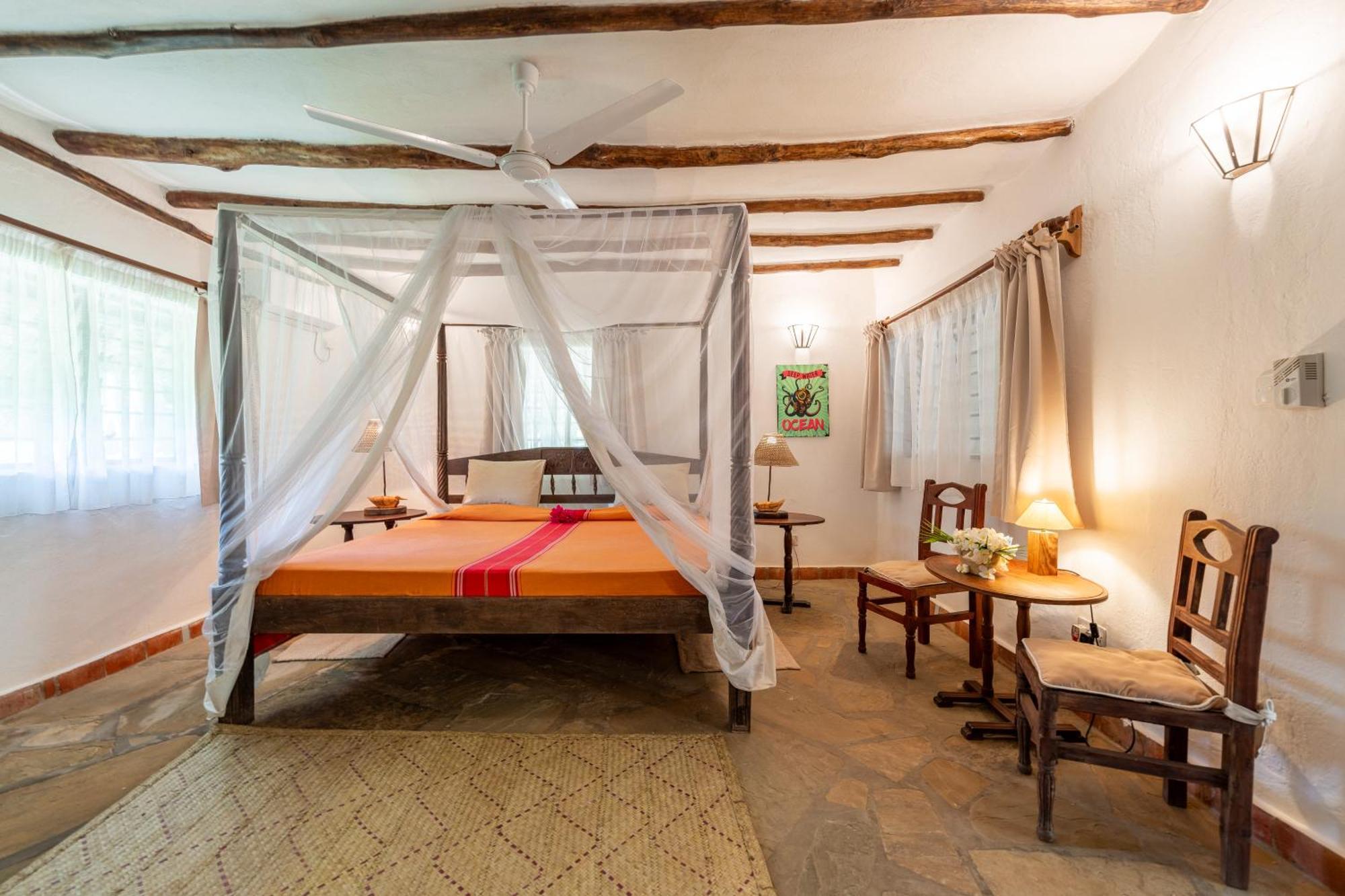 Diani Marine Divers Village Diani Beach Exterior foto