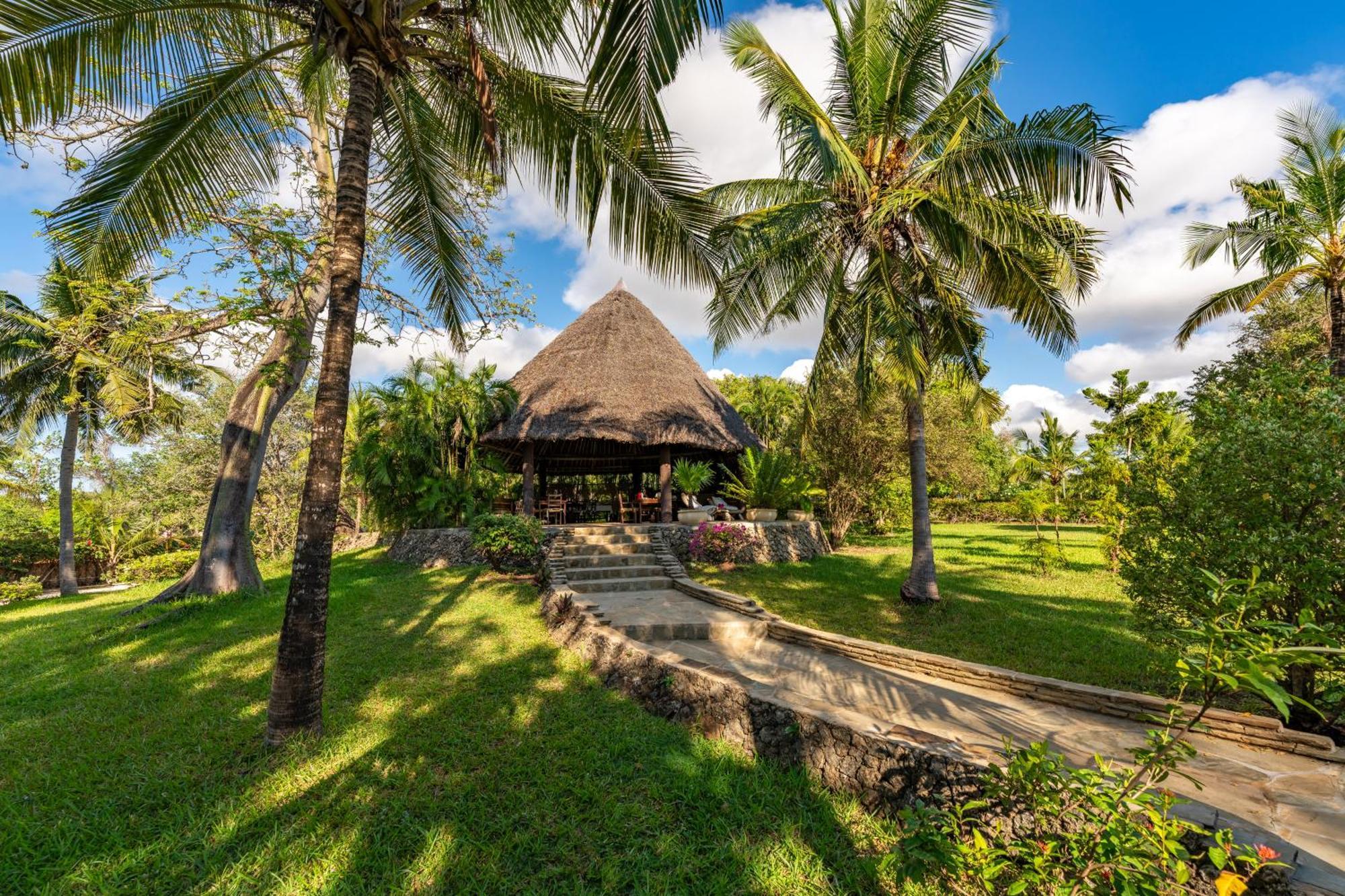 Diani Marine Divers Village Diani Beach Exterior foto